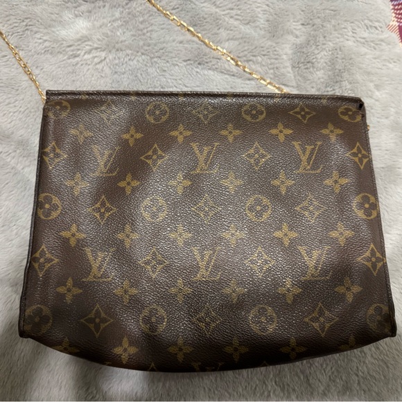Louis Vuitton EUC Monogram Pouch with Gold Chain - Picture 2 of 8